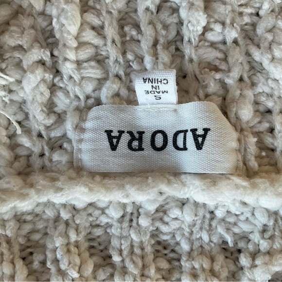 Oversized Knitted Distressed Sweater - Picture 5 of 7